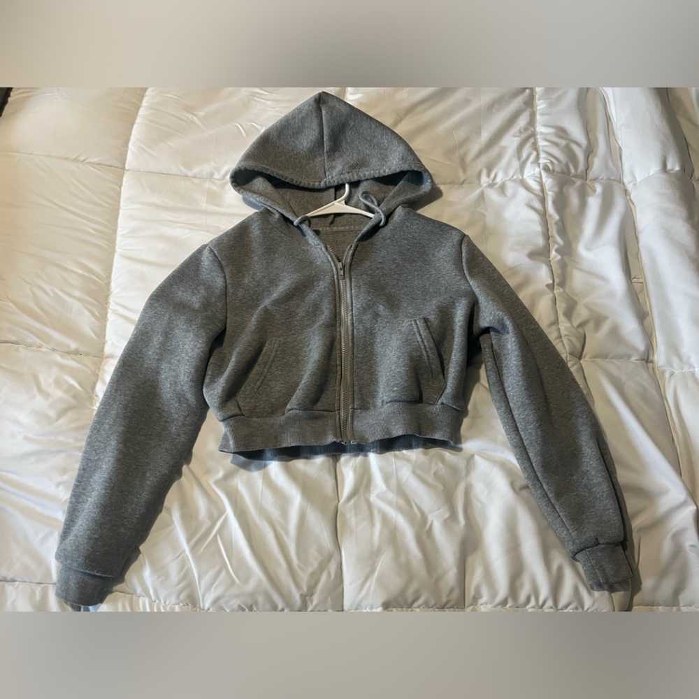 Gray cropped zip up hoodie. Size Medium.